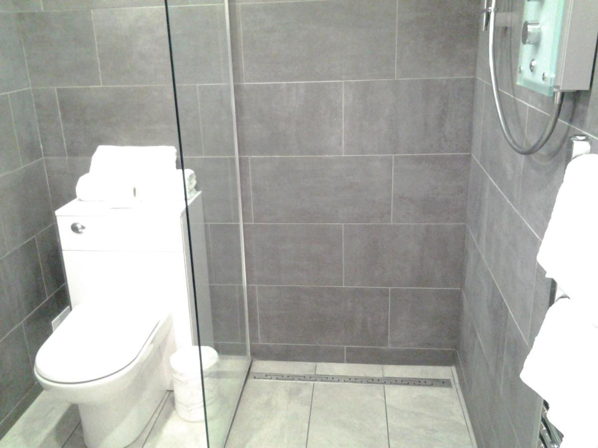 Lady Charlotte Guest Rooms Triple Rooms Dowlais Exterior foto