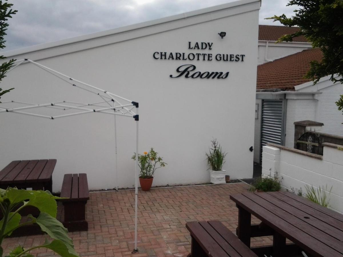Lady Charlotte Guest Rooms Triple Rooms Dowlais Exterior foto