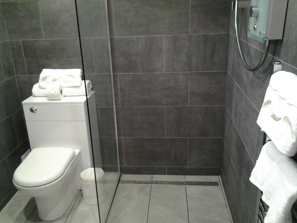 Lady Charlotte Guest Rooms Triple Rooms Dowlais Exterior foto